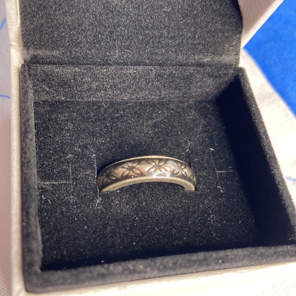 Pandora silver and black enamel ring, size 5.5 - Picture 2 of 3